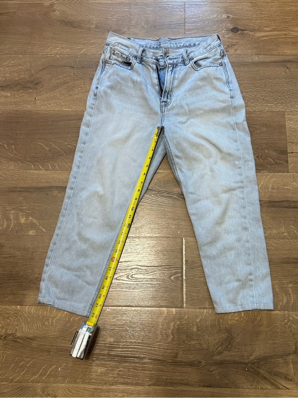 American Eagle Outfitters Light Wash Cropped Mom Jeans